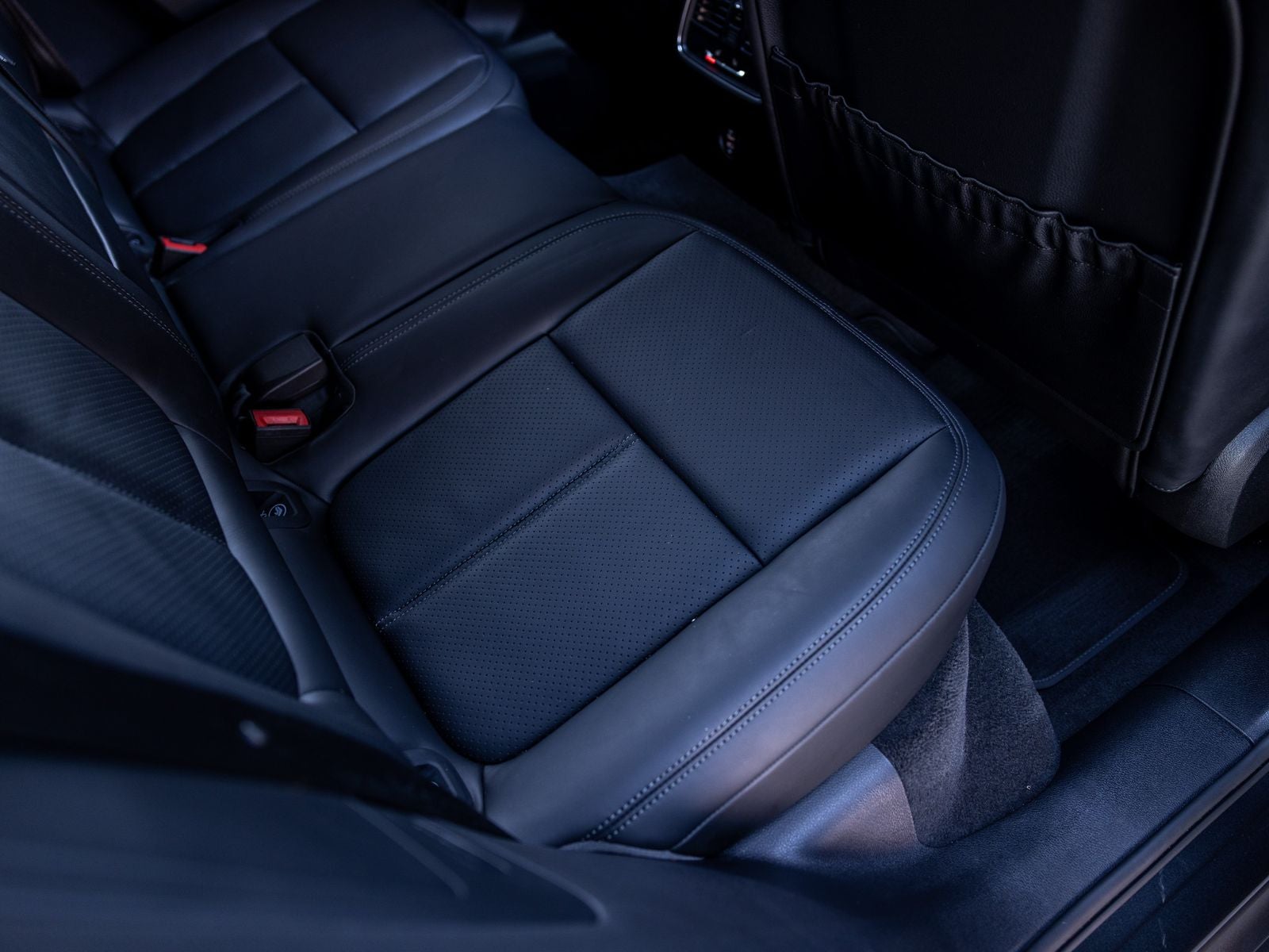 2022 Porsche Macan Base