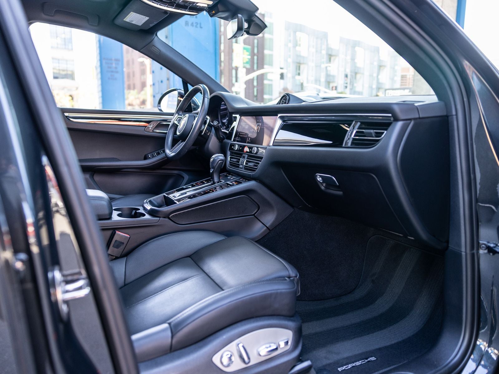 2022 Porsche Macan Base