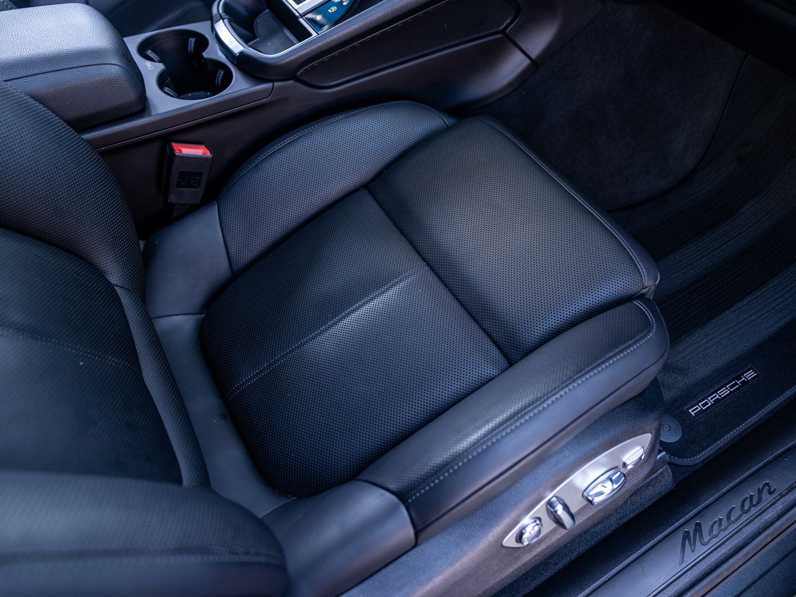 2022 Porsche Macan Base