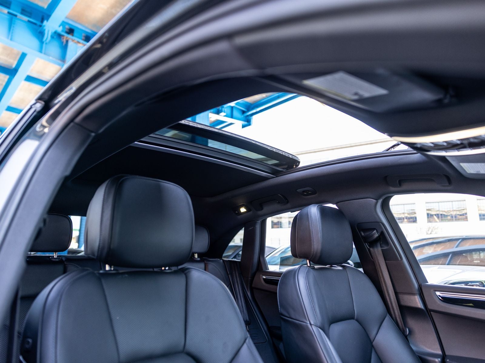 2022 Porsche Macan Base