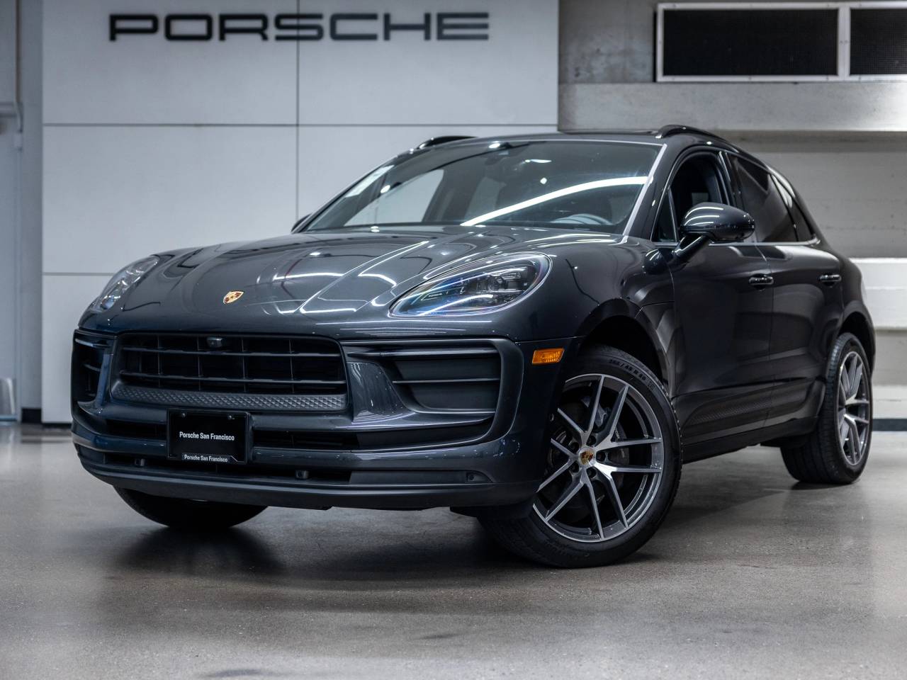 2022 Porsche Macan Base