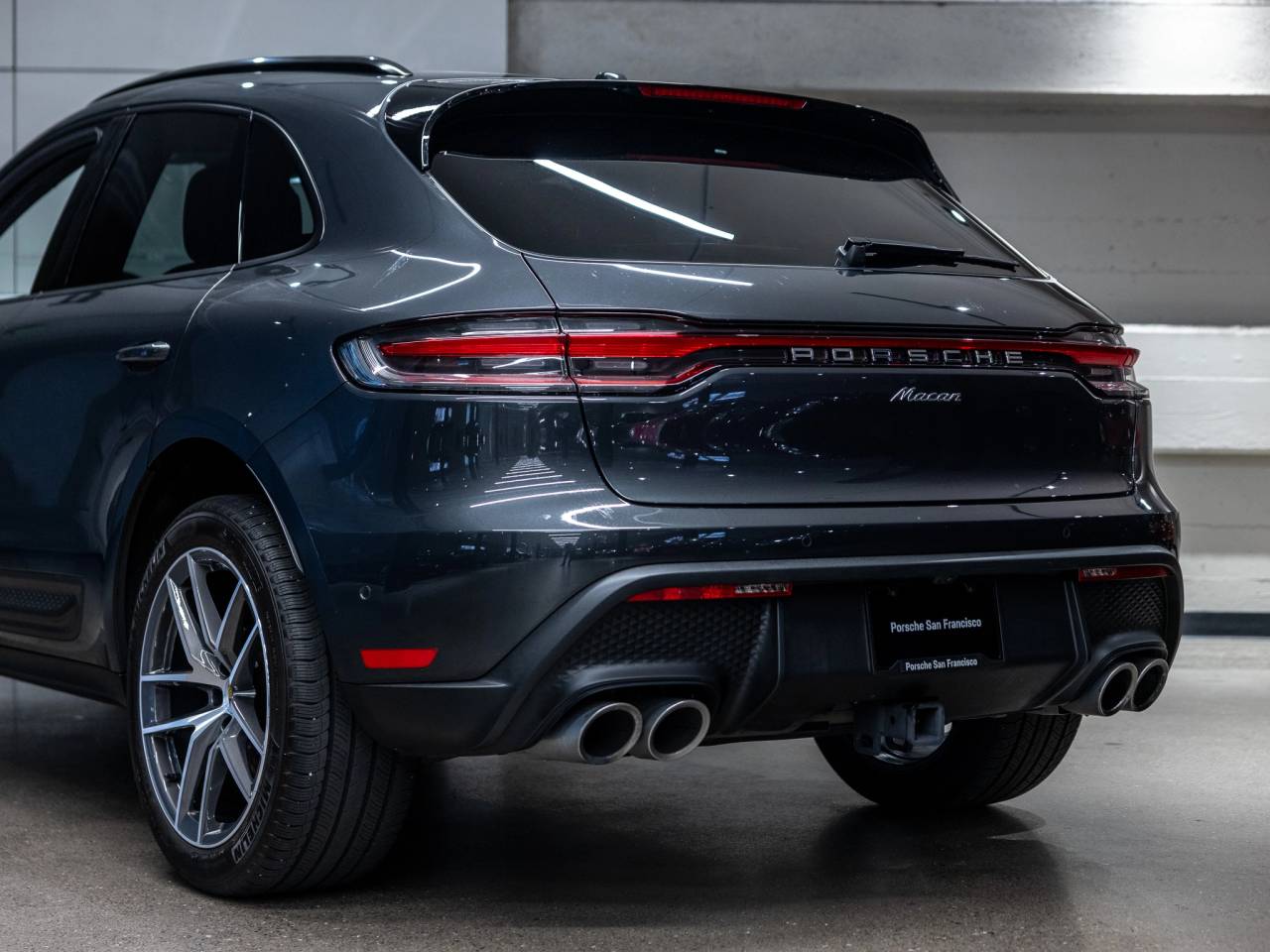 2022 Porsche Macan Base