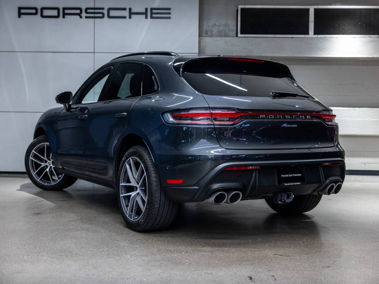 2022 Porsche Macan Base