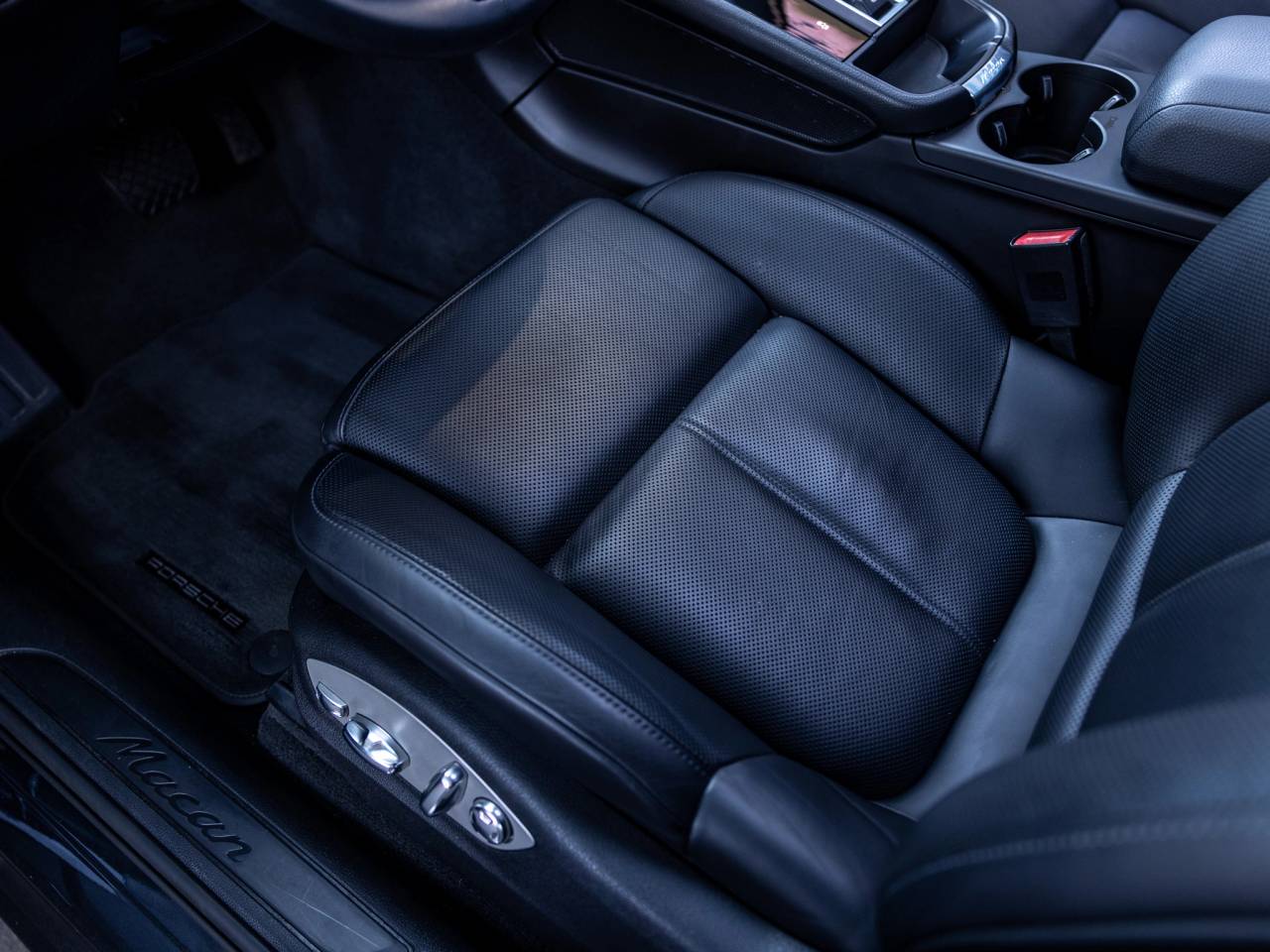 2022 Porsche Macan Base