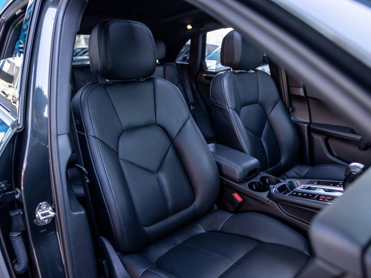 2022 Porsche Macan Base