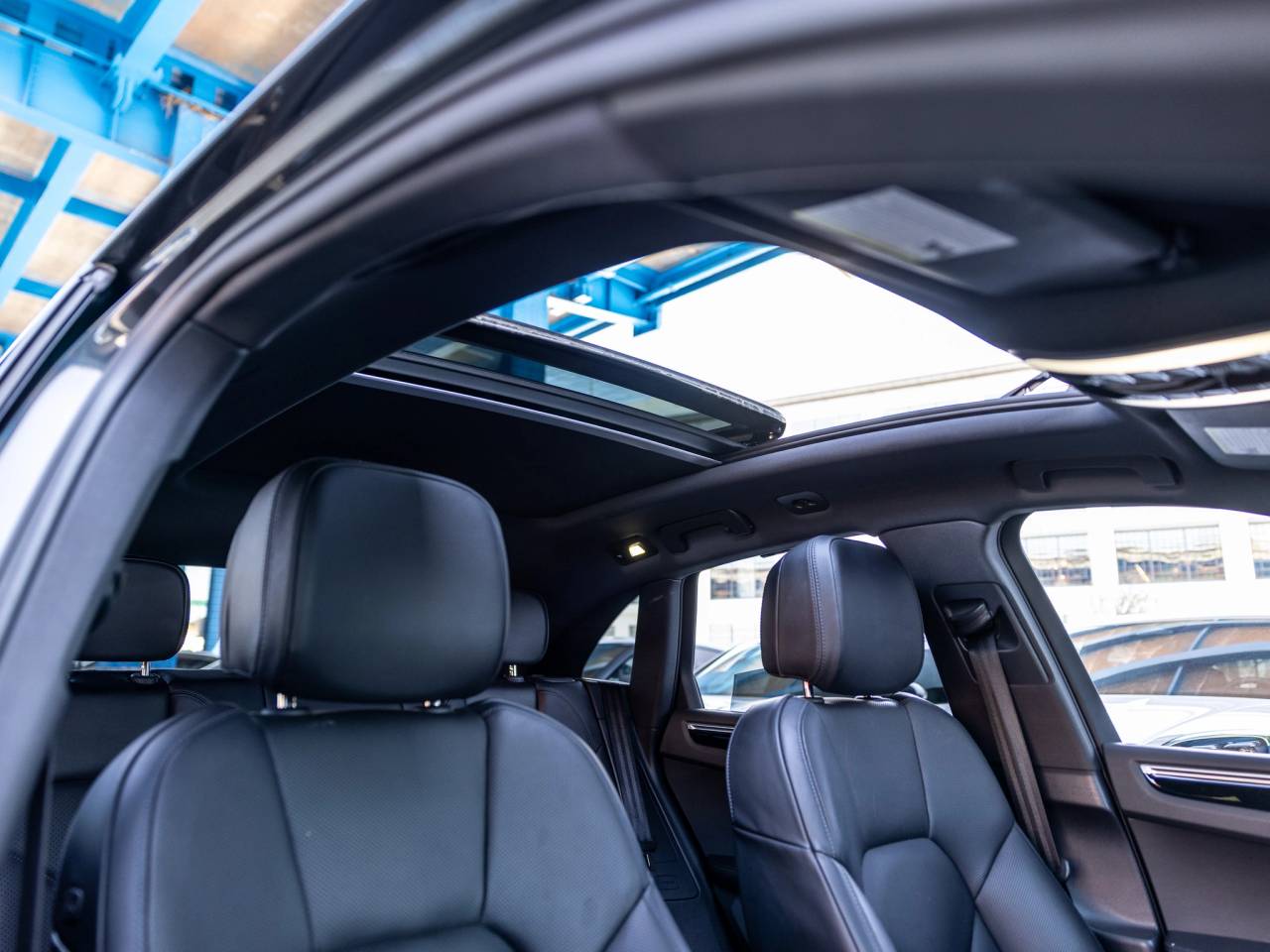2022 Porsche Macan Base