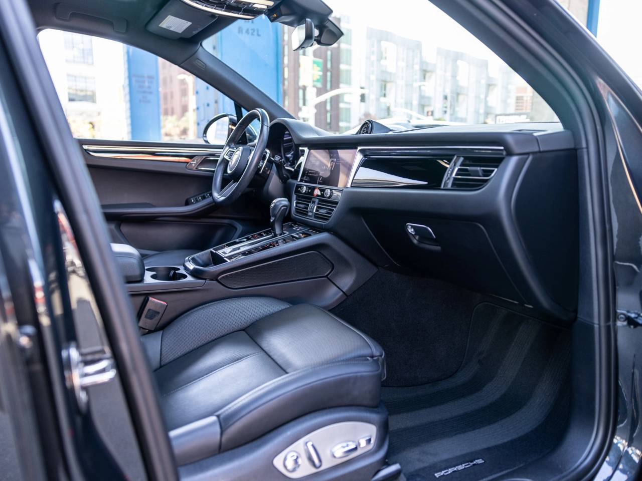 2022 Porsche Macan Base