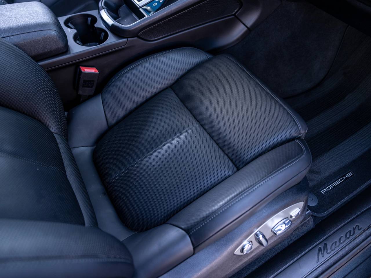 2022 Porsche Macan Base