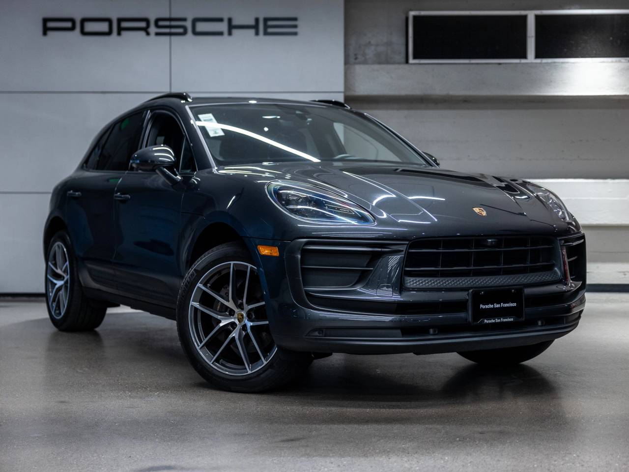 2022 Porsche Macan Base