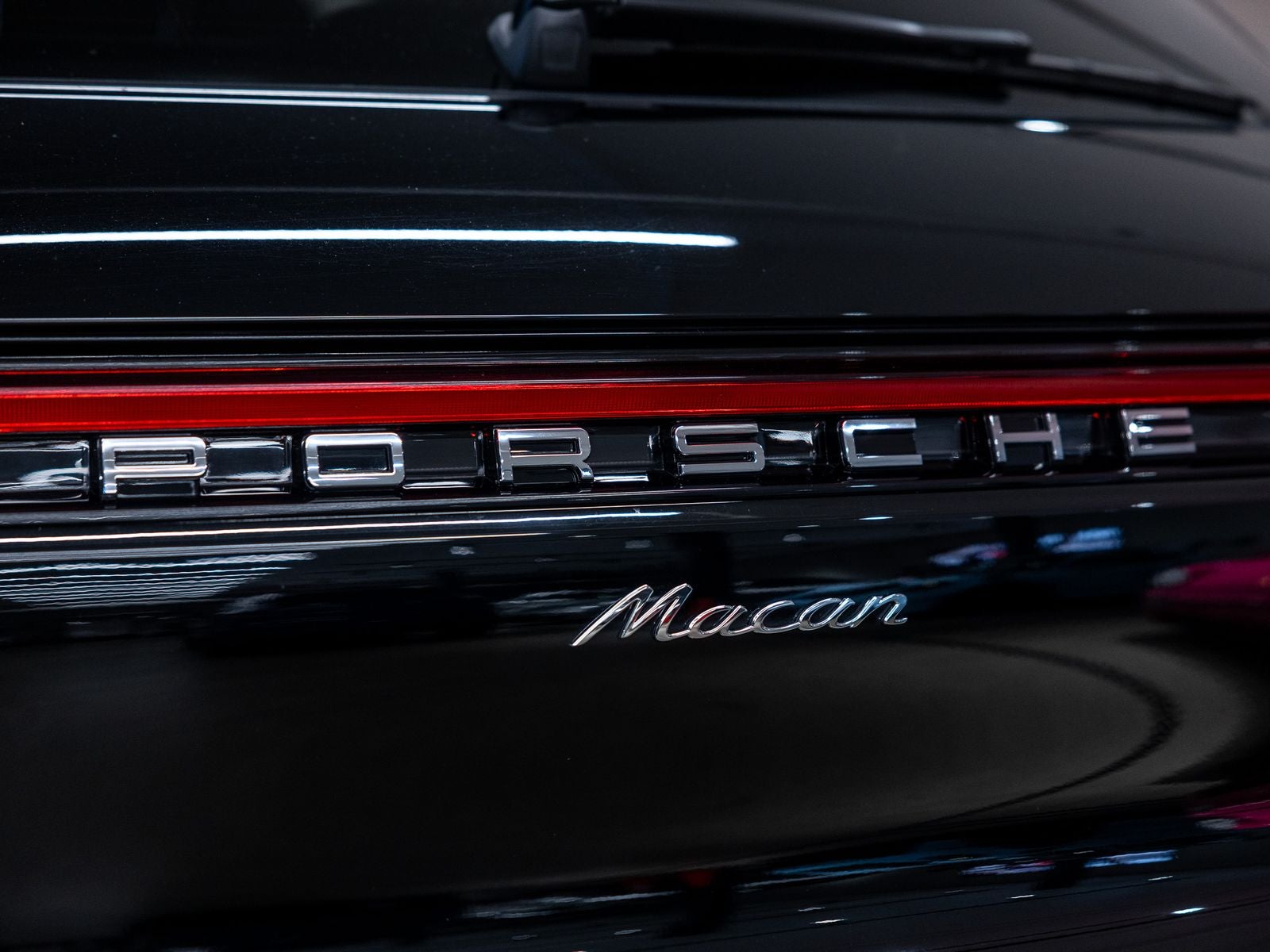 2025 Porsche Macan Base