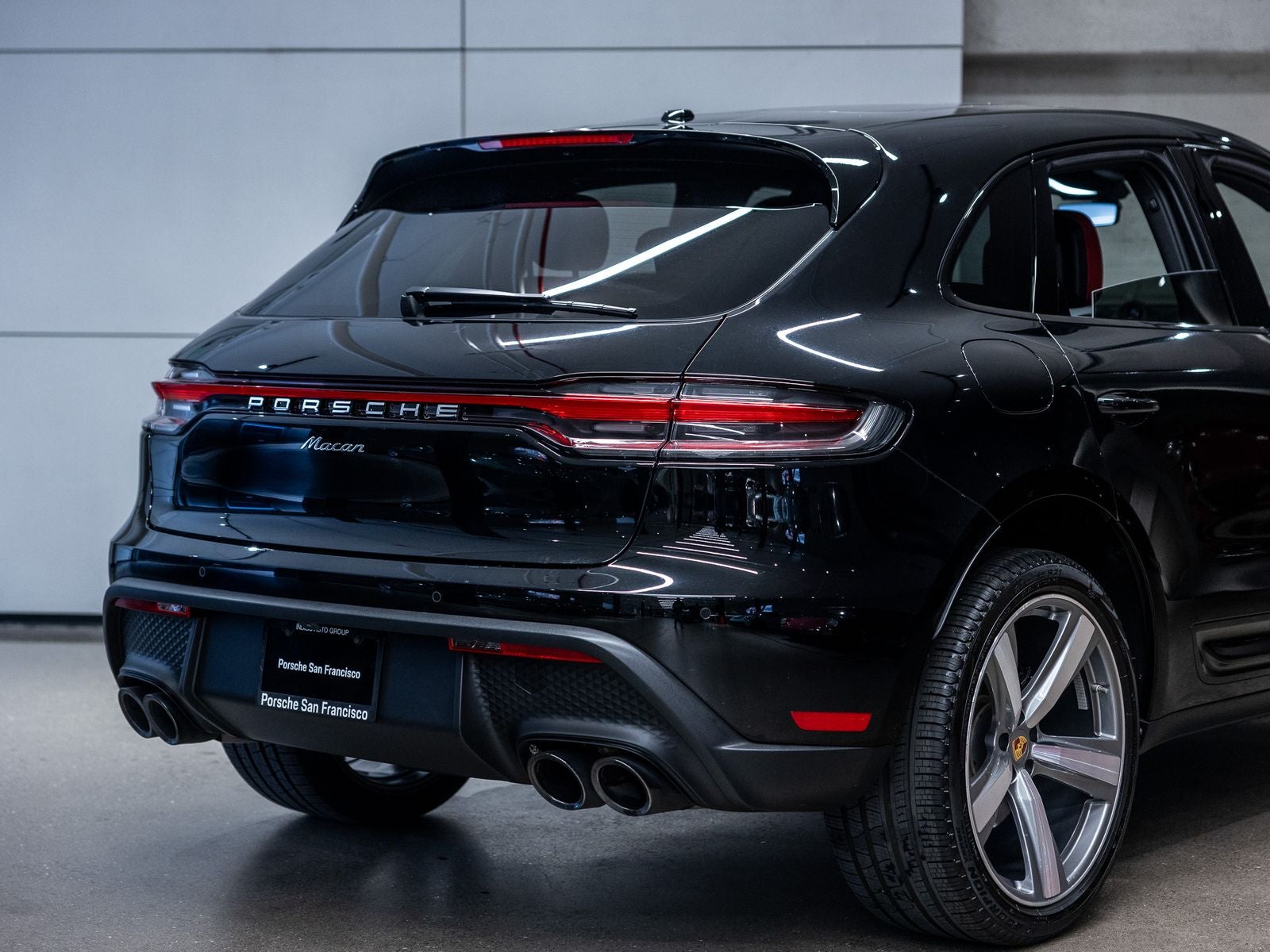2025 Porsche Macan Base