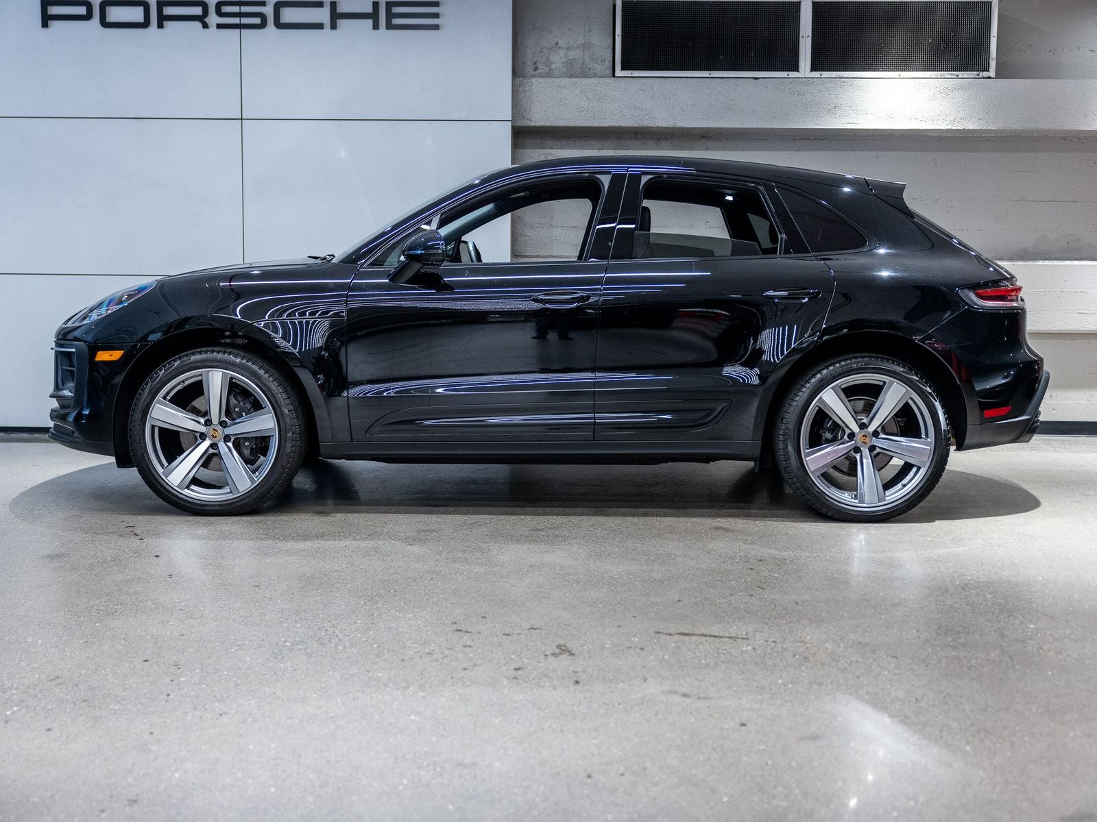 2025 Porsche Macan Base