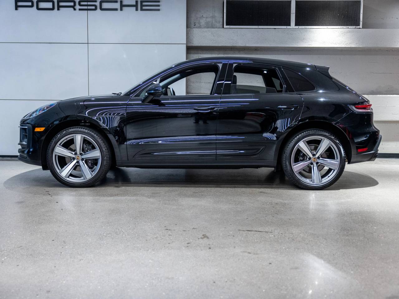 2025 Porsche Macan Base