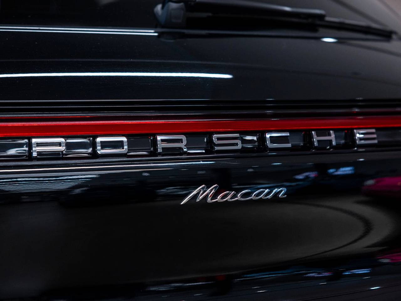 2025 Porsche Macan Base