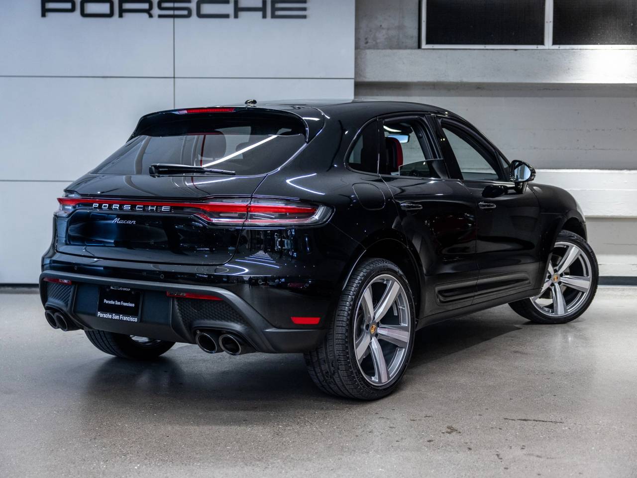 2025 Porsche Macan Base