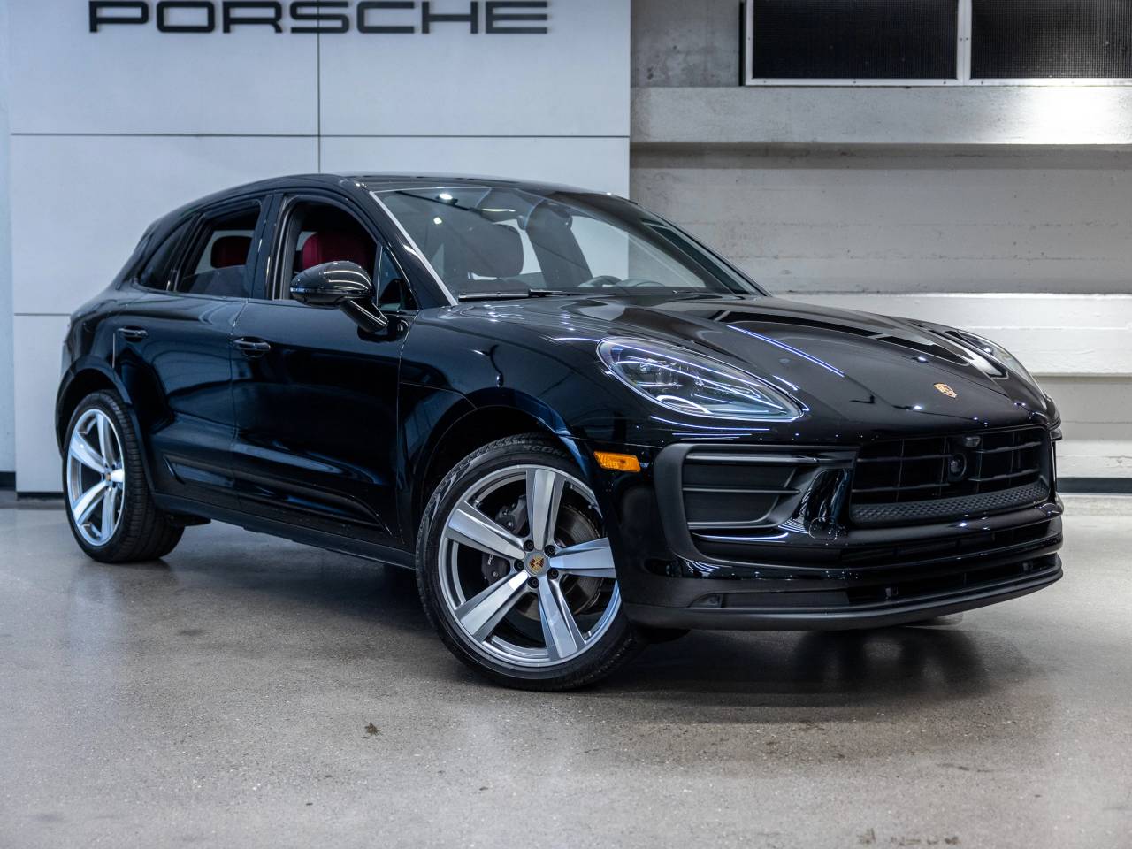 2025 Porsche Macan Base