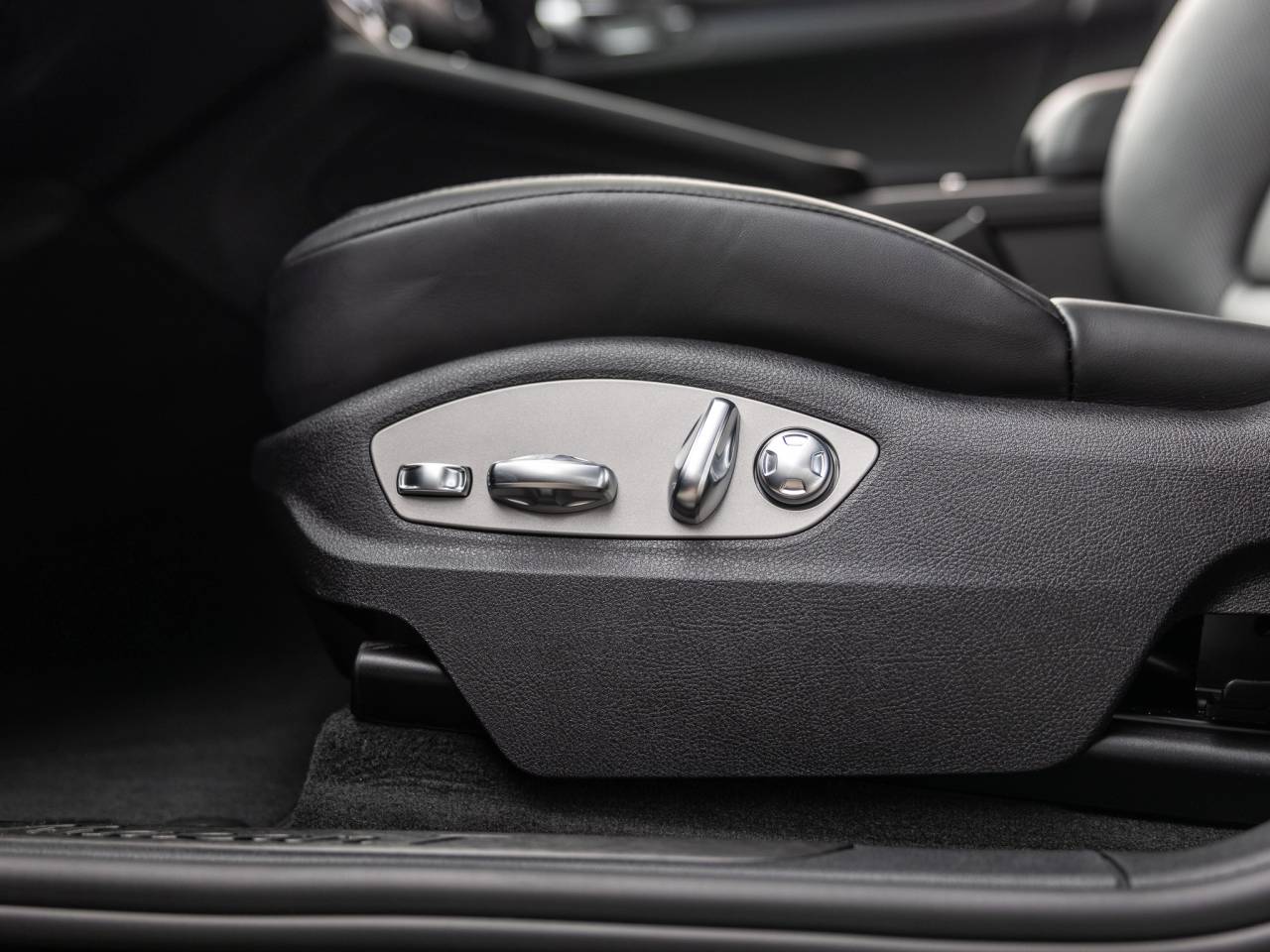 2026 Porsche Macan Macan T