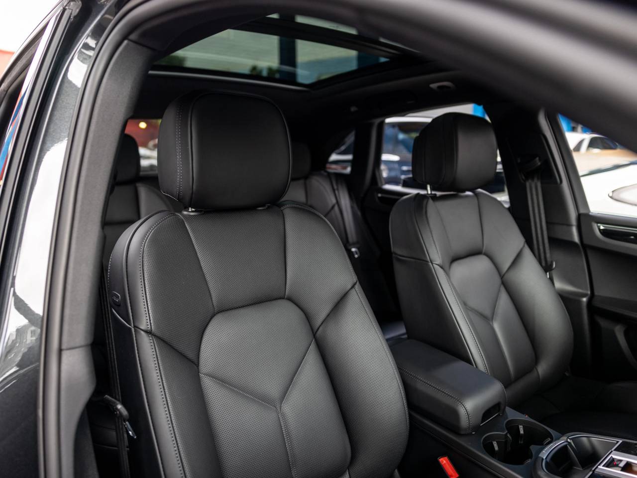 2026 Porsche Macan Base