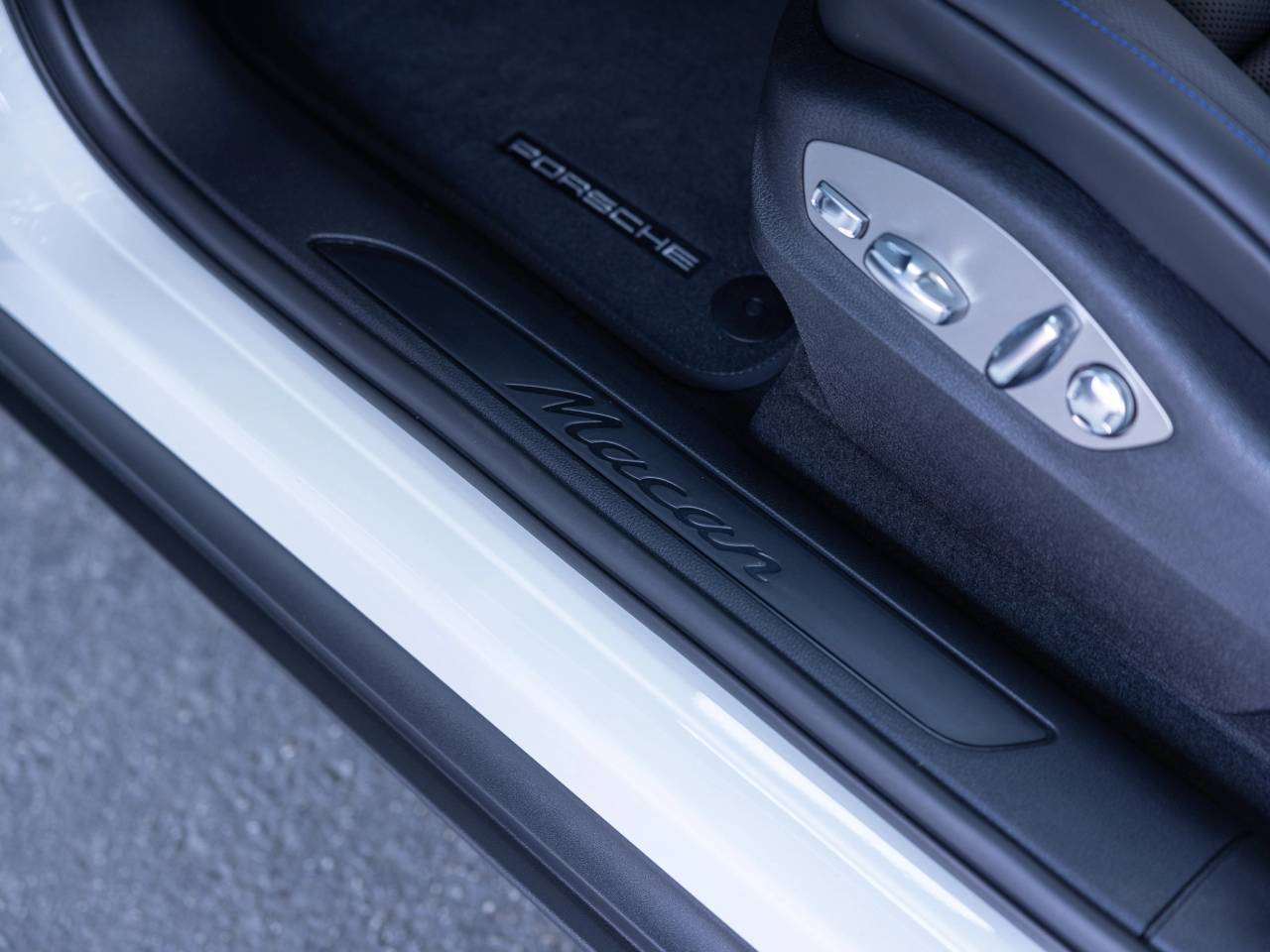 2026 Porsche Macan Base