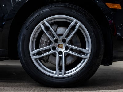 2023 Porsche Macan Base
