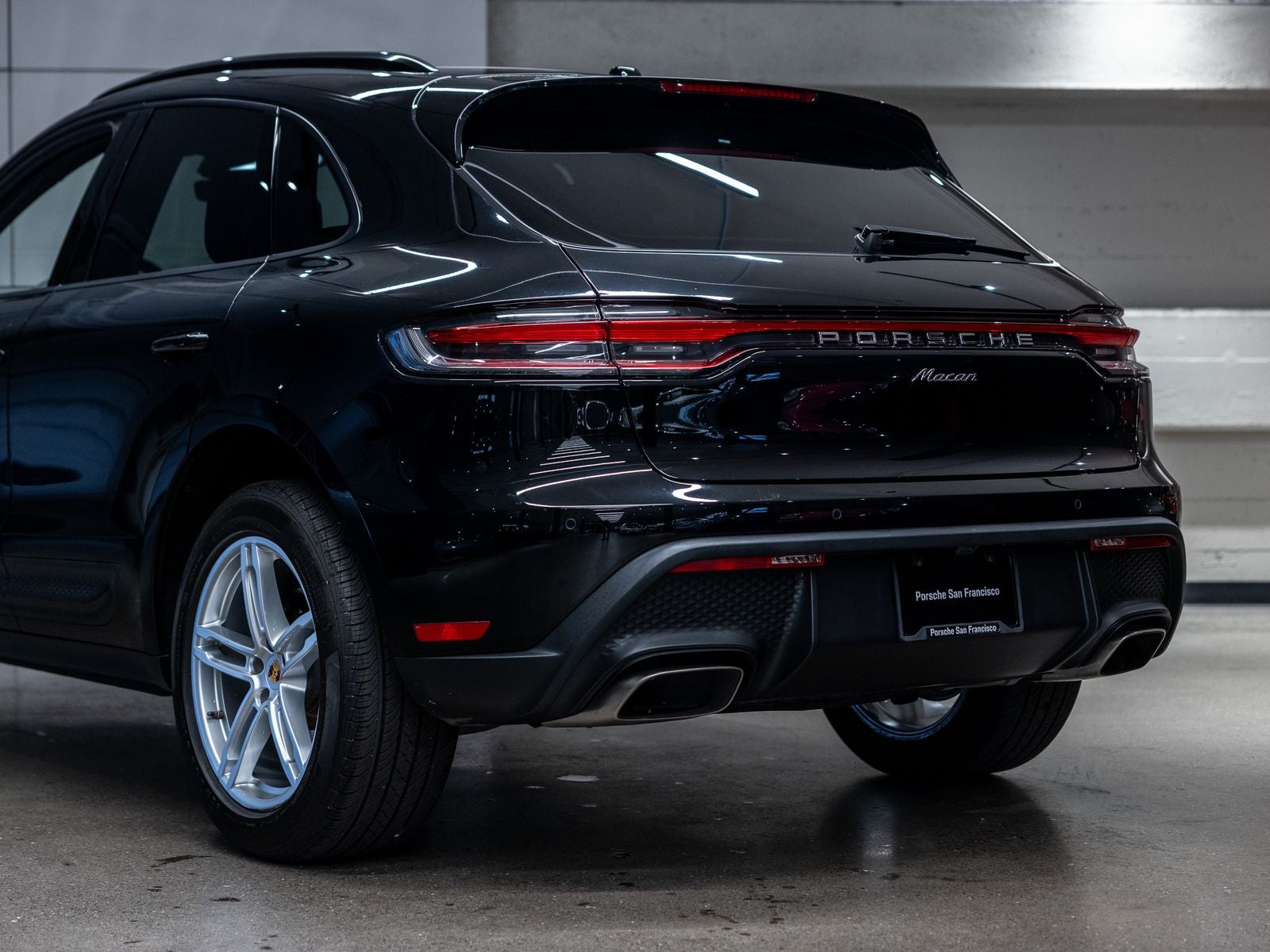 2023 Porsche Macan Base