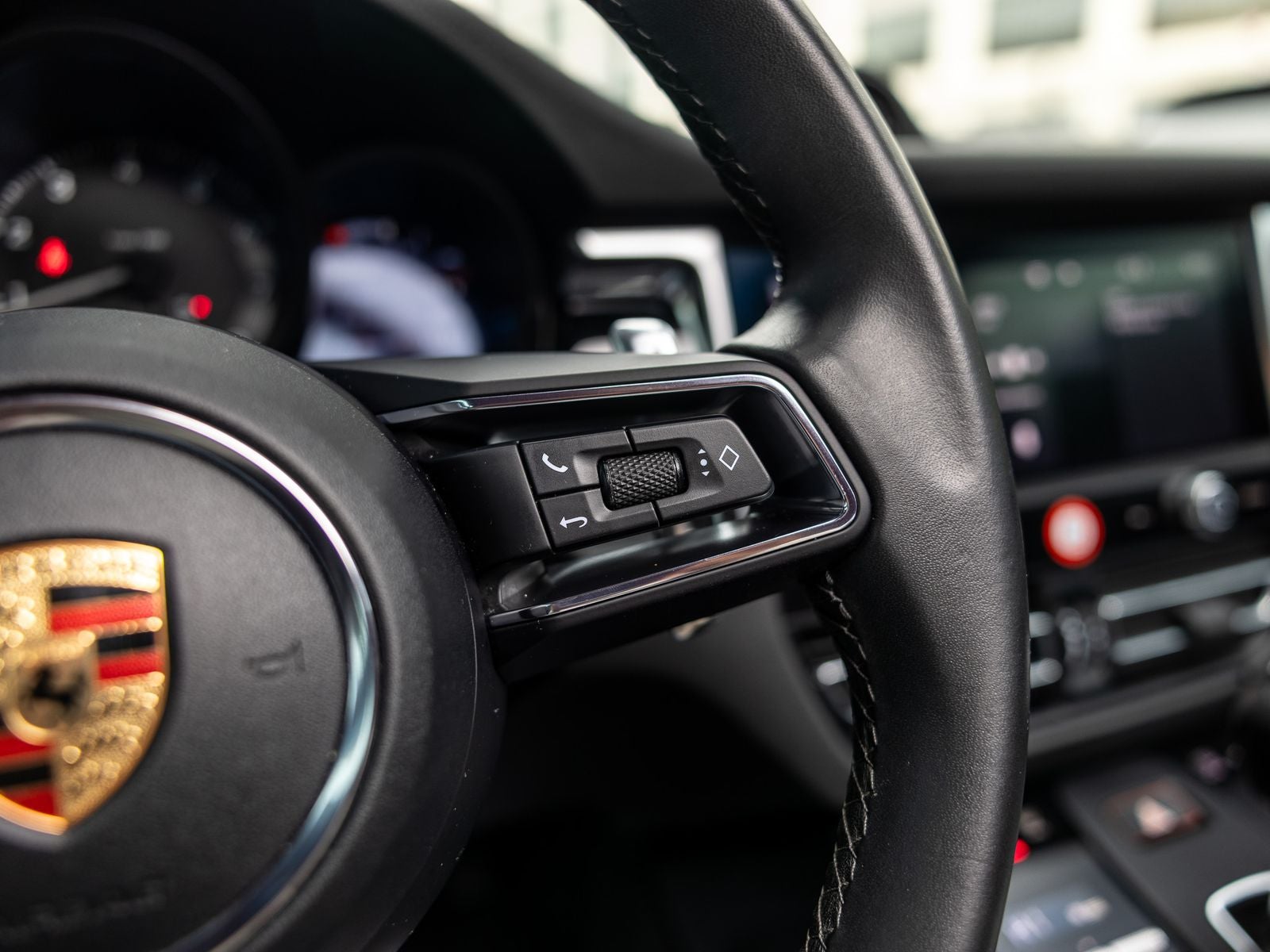 2023 Porsche Macan Base