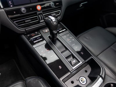 2023 Porsche Macan Base