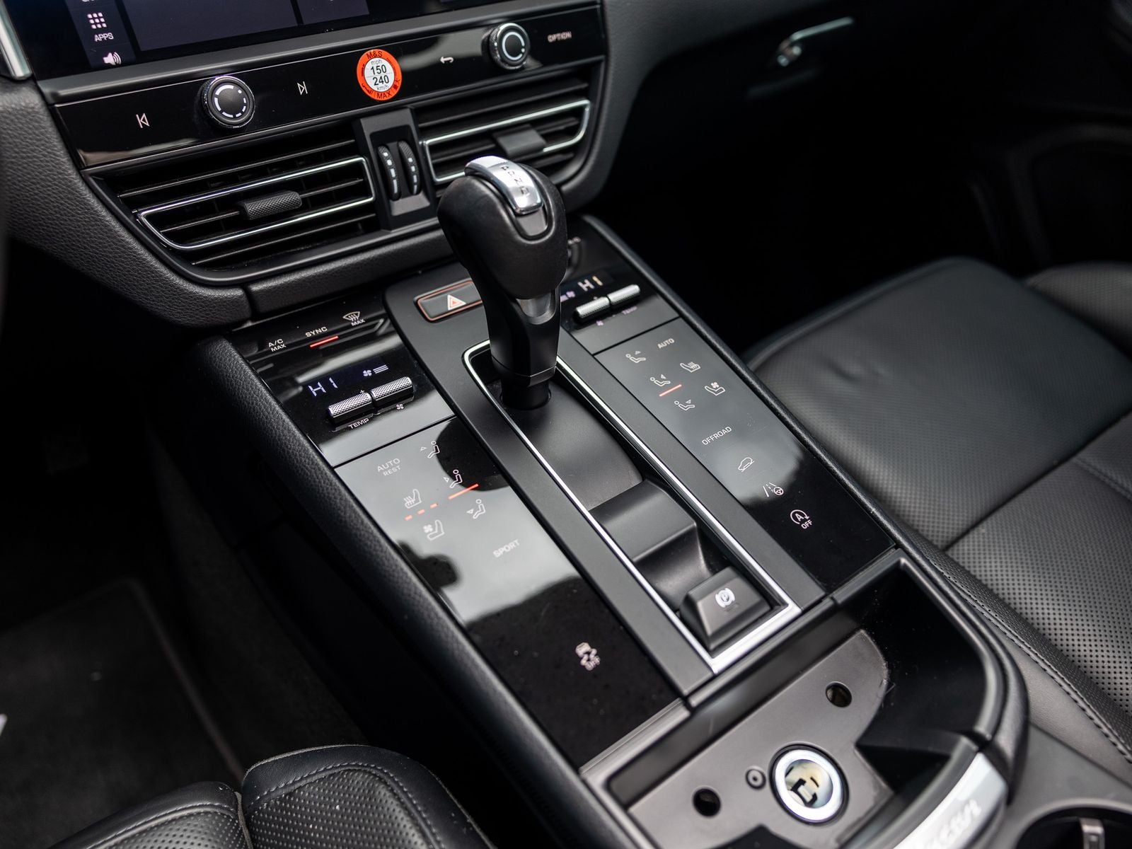 2023 Porsche Macan Base