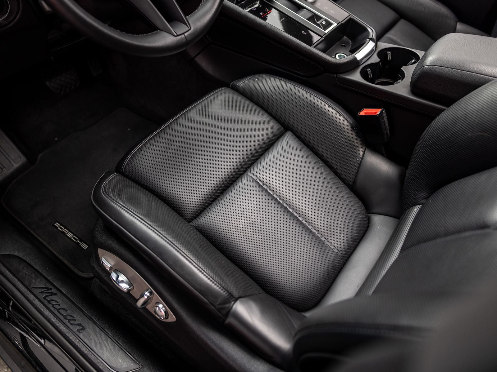 2023 Porsche Macan Base