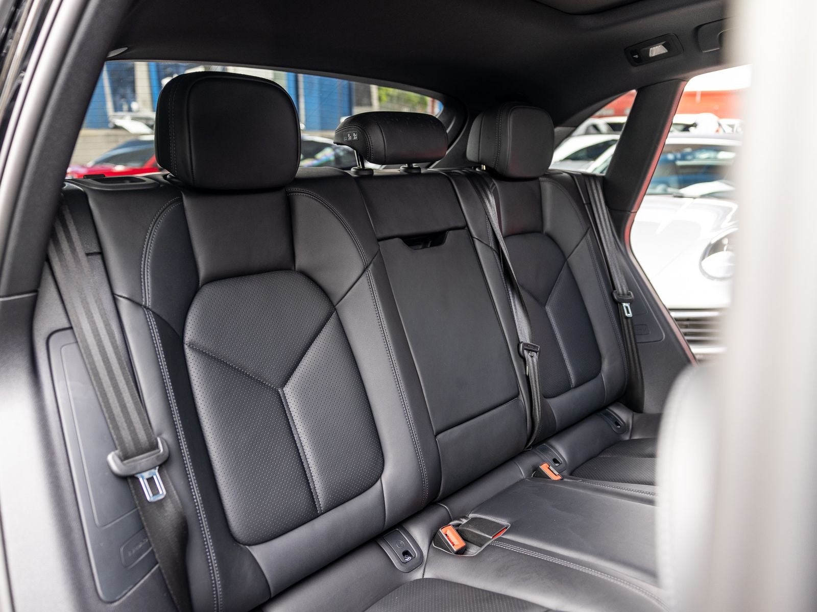 2023 Porsche Macan Base