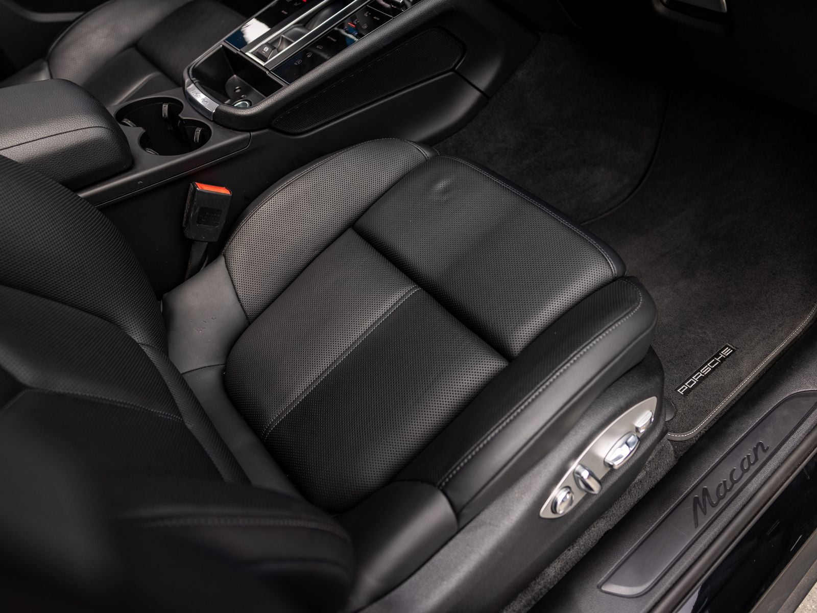2023 Porsche Macan Base