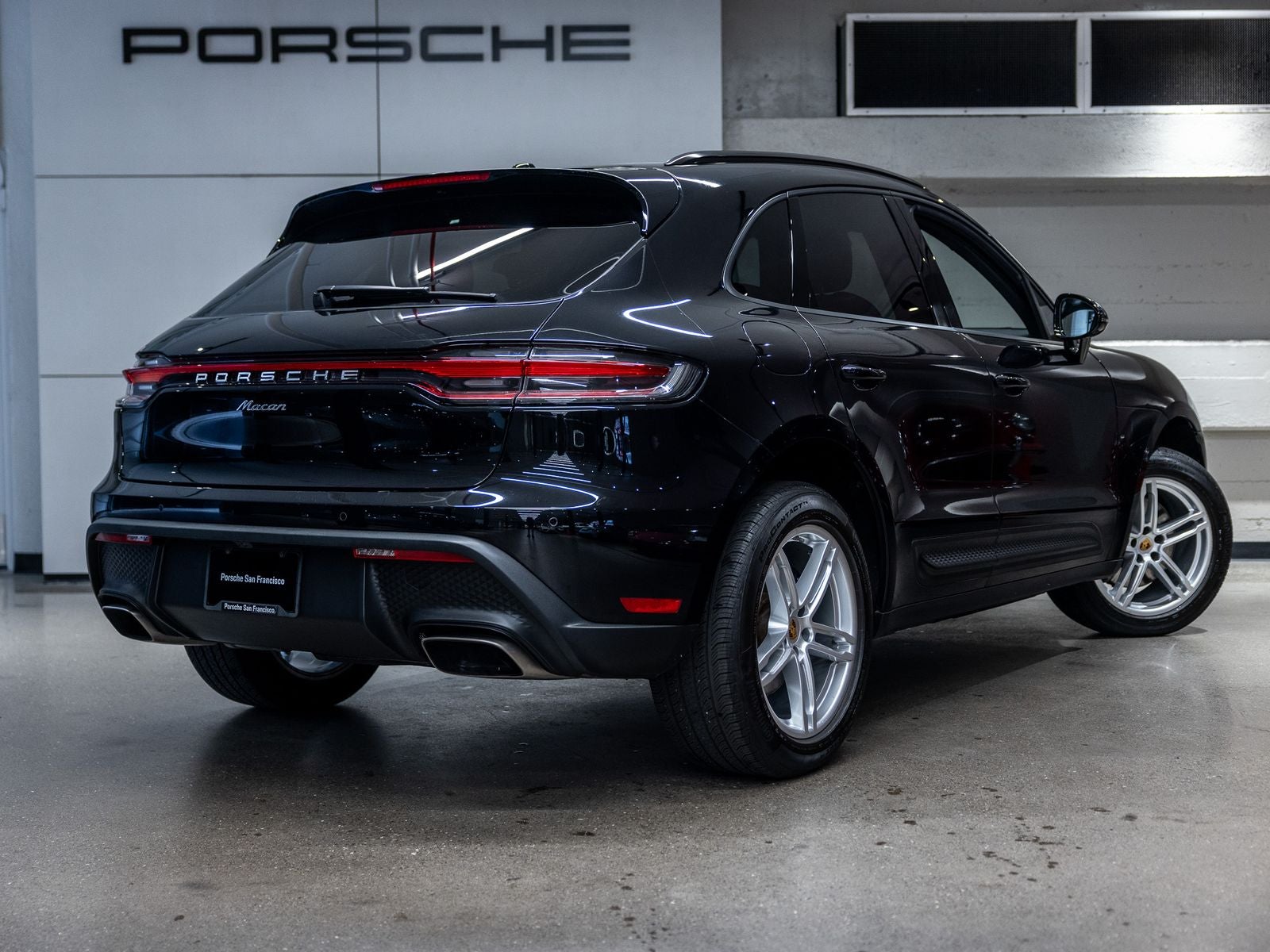 2023 Porsche Macan Base