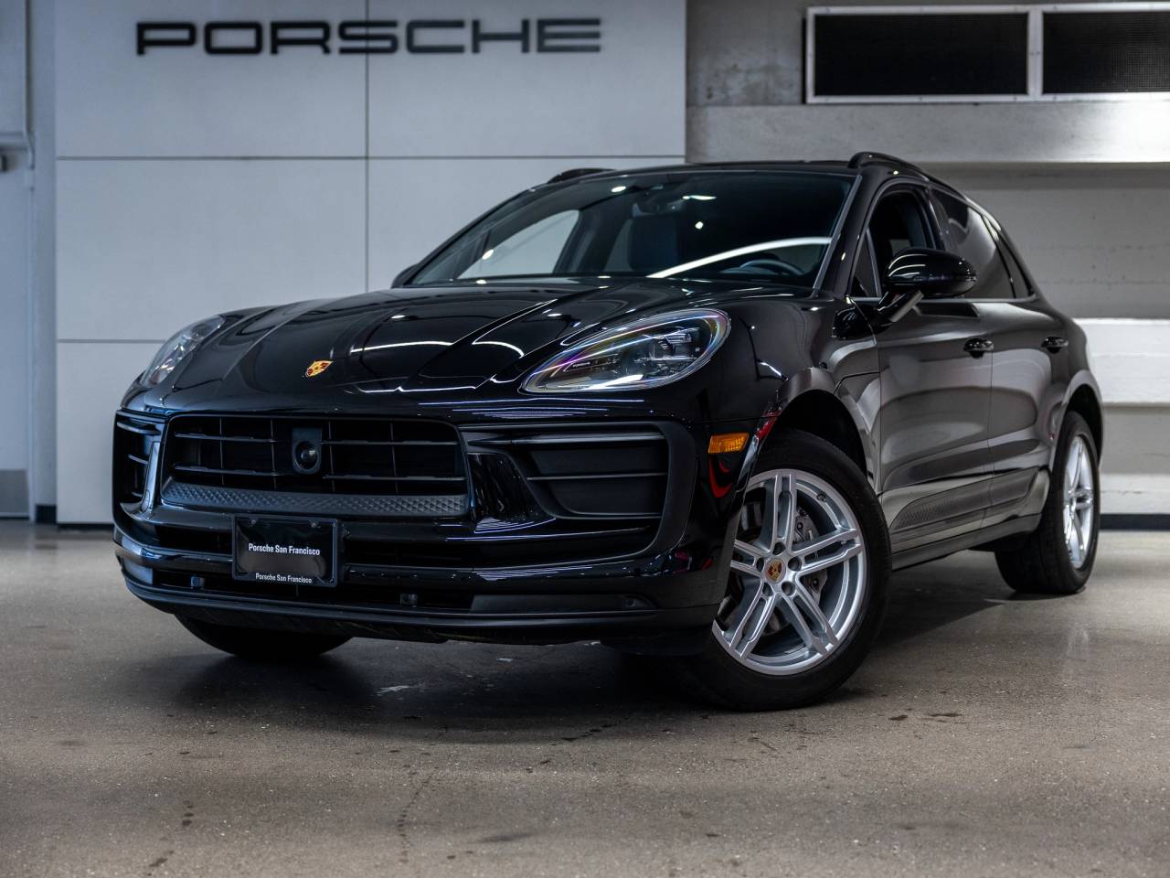2023 Porsche Macan Base