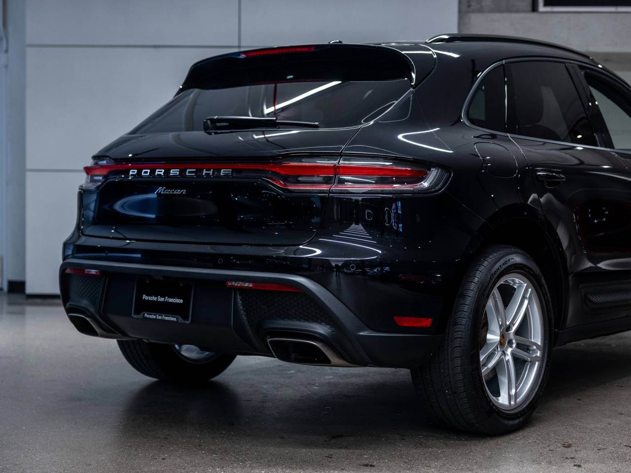 2023 Porsche Macan Base
