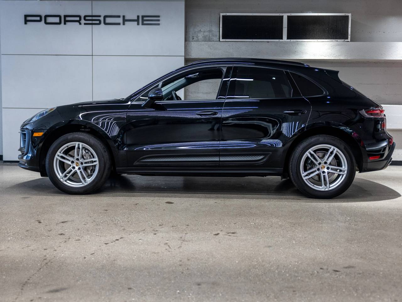 2023 Porsche Macan Base