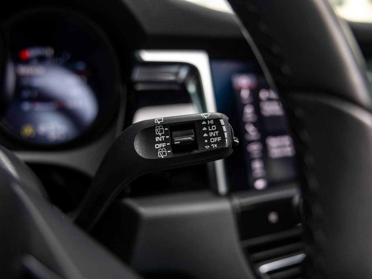 2023 Porsche Macan Base