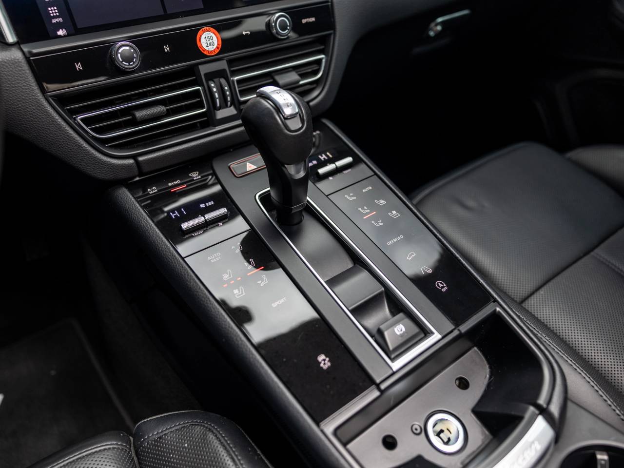 2023 Porsche Macan Base