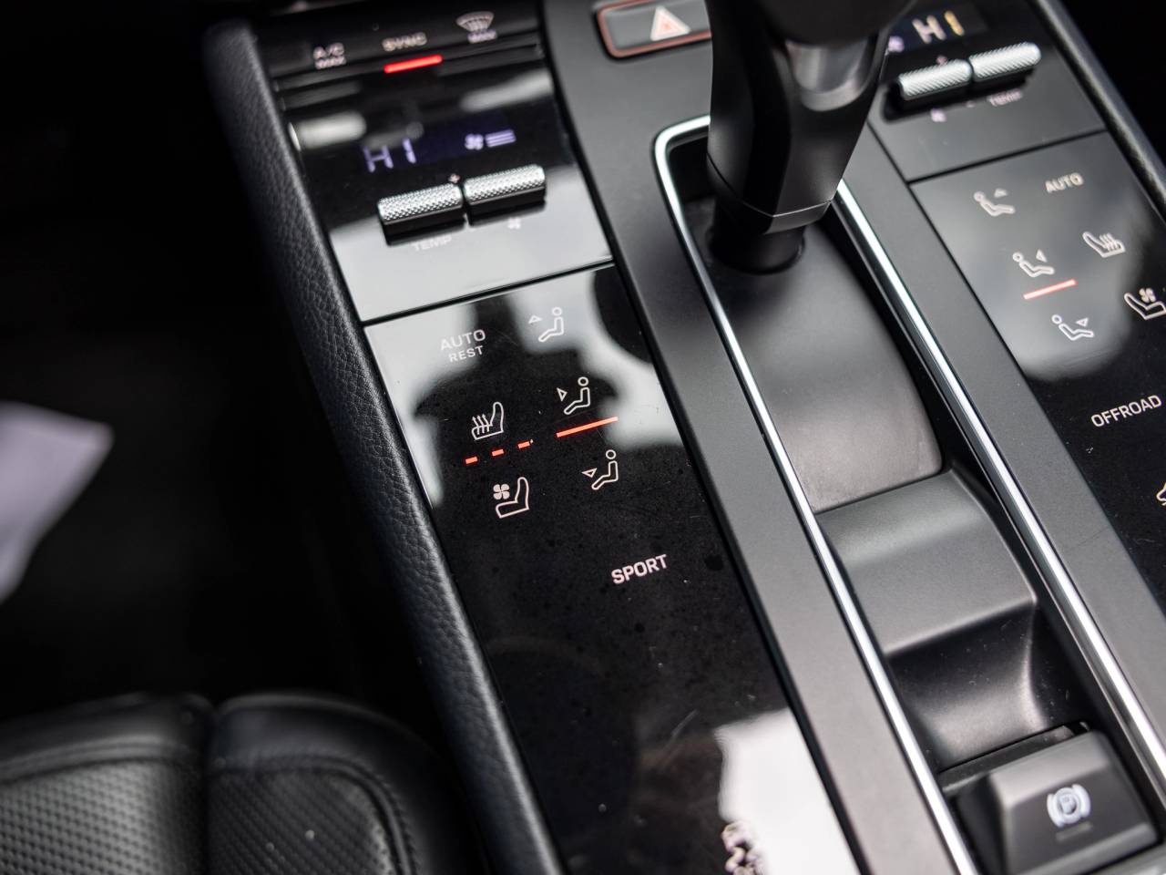 2023 Porsche Macan Base