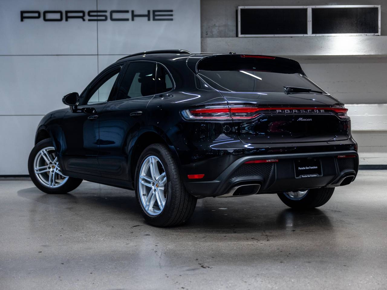 2023 Porsche Macan Base