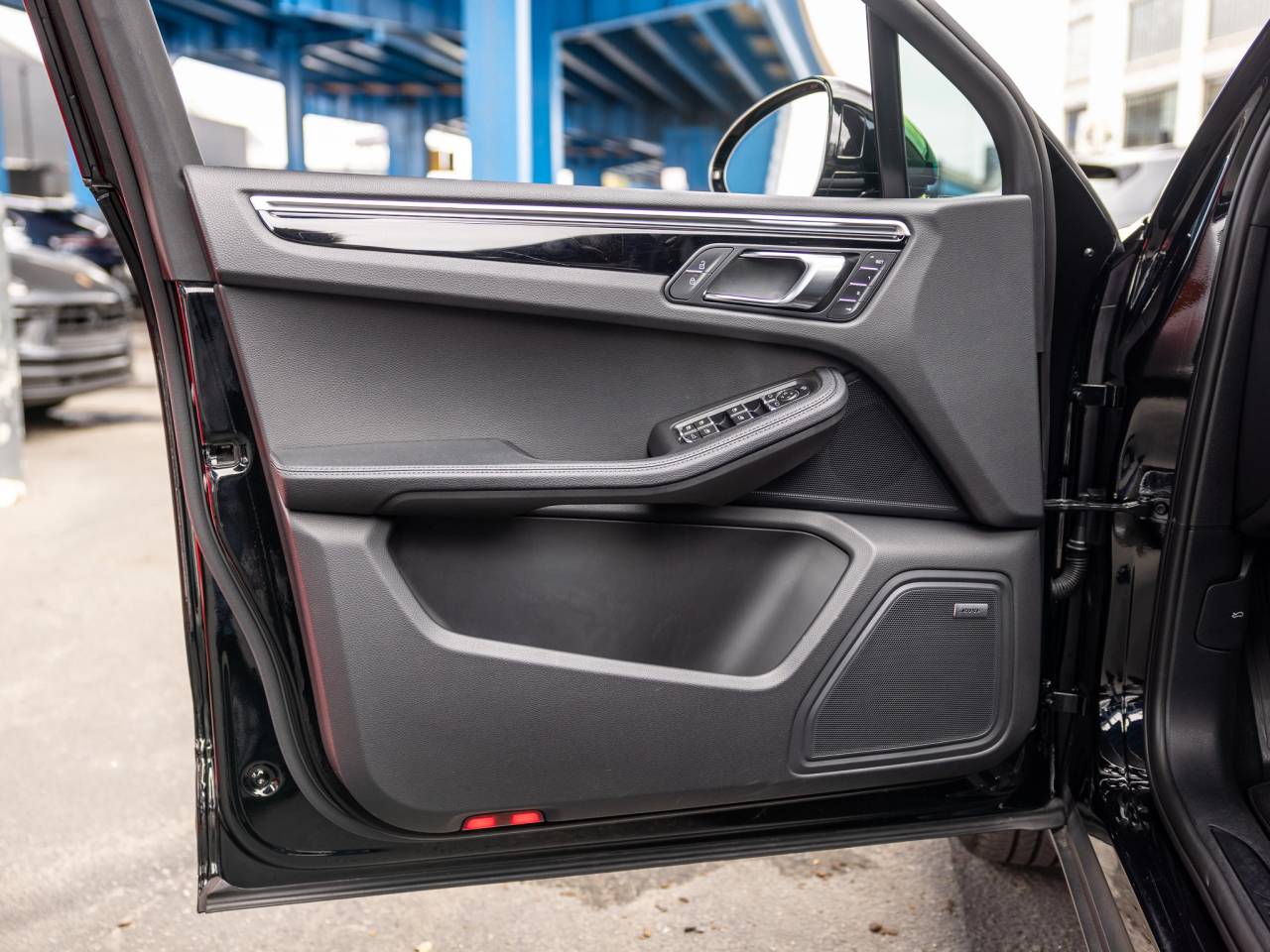 2023 Porsche Macan Base