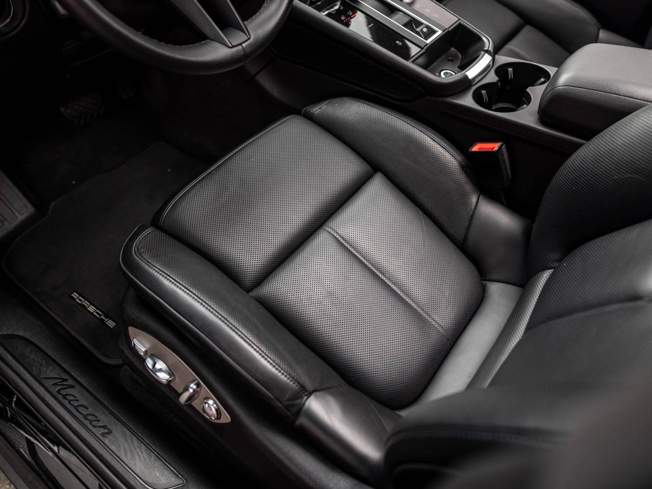 2023 Porsche Macan Base