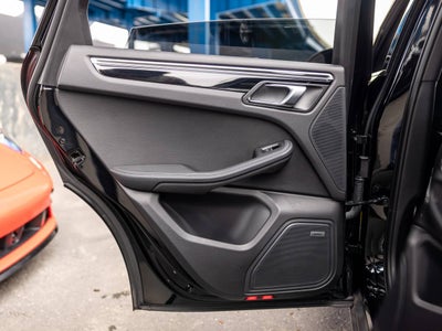2023 Porsche Macan Base