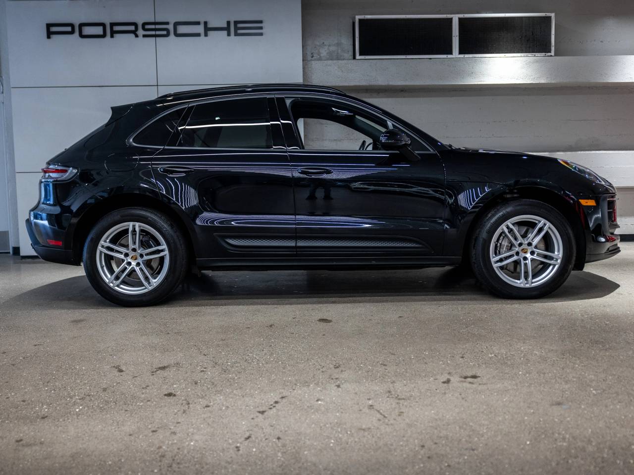 2023 Porsche Macan Base