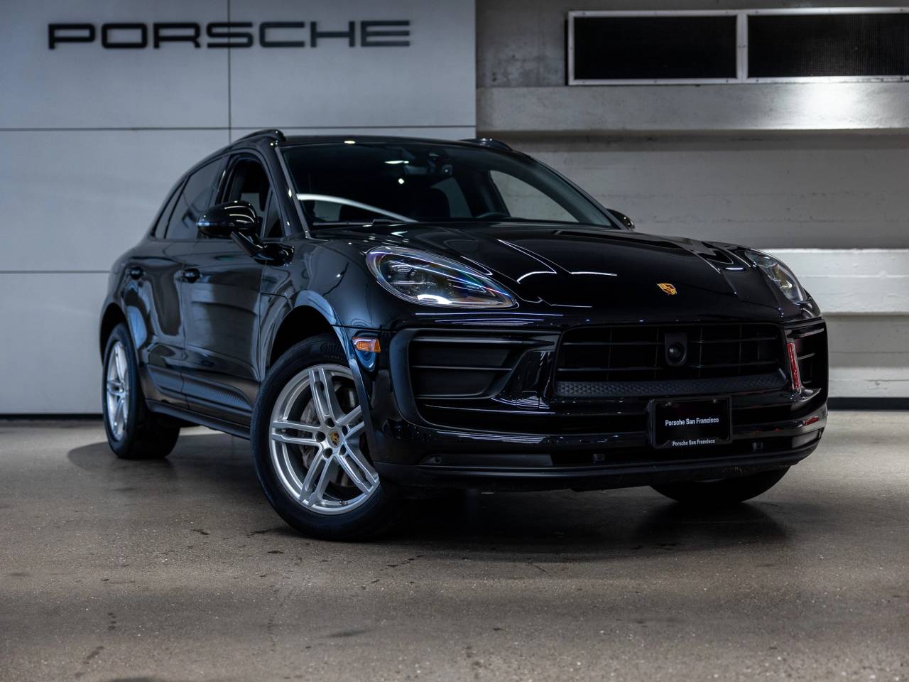 2023 Porsche Macan Base