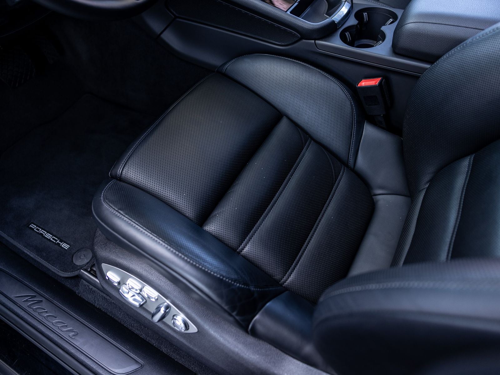 2024 Porsche Macan Base