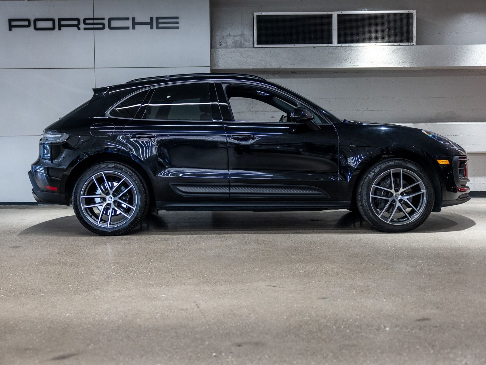 2024 Porsche Macan Base