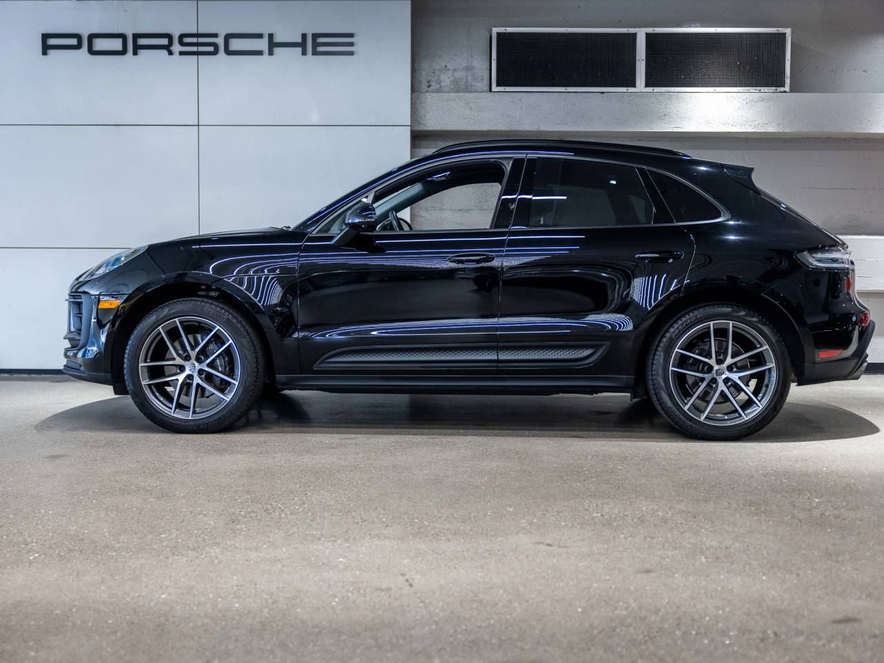 2024 Porsche Macan Base