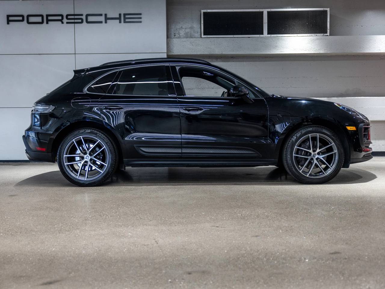 2024 Porsche Macan Base