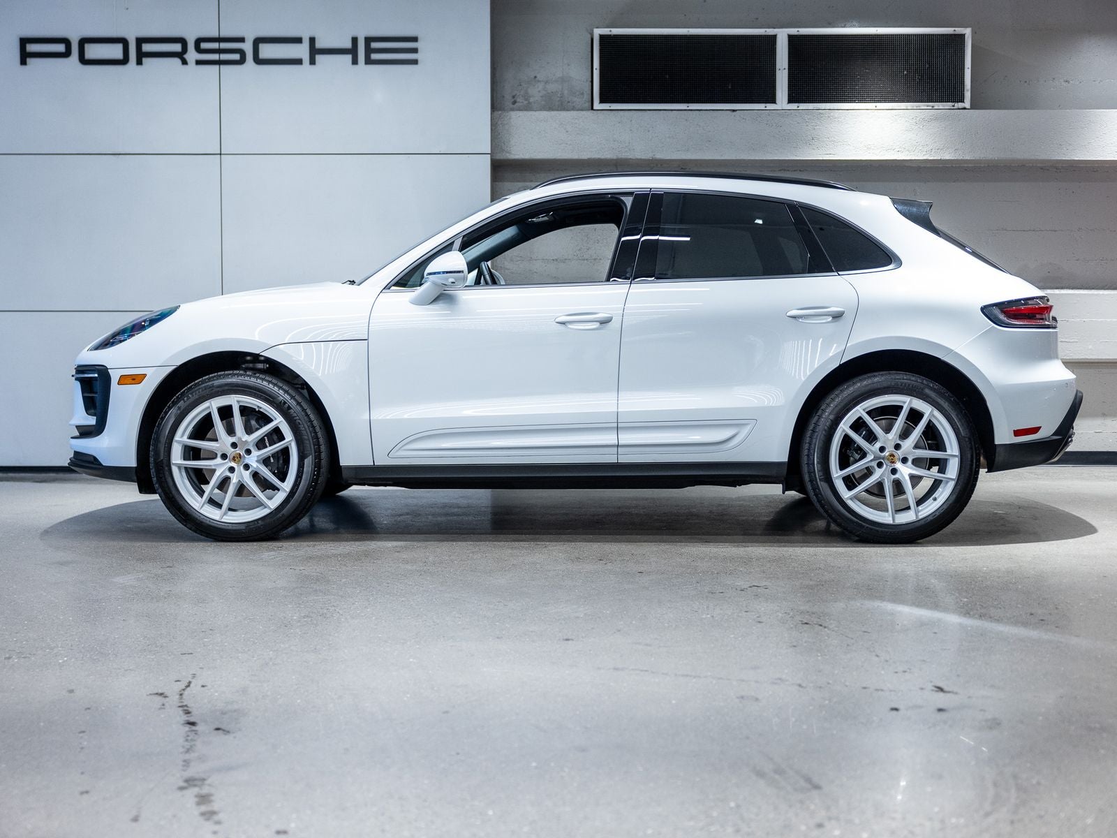 2025 Porsche Macan Base