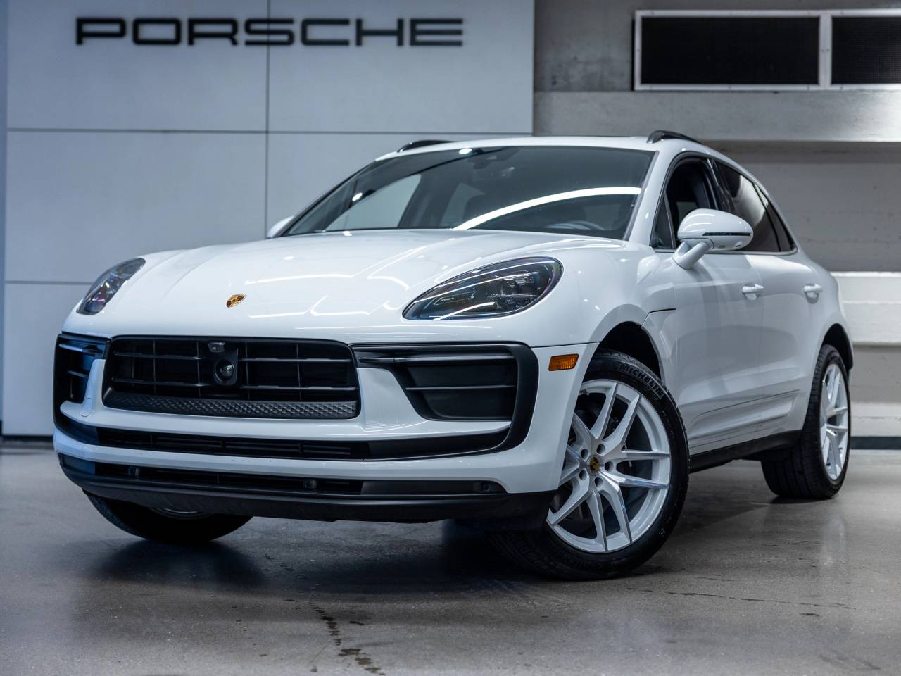 2025 Porsche Macan Base